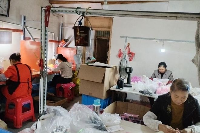 容用具有限公司—以来料加工带动妇女家门口就业增收j9九游会登录【巾帼共创·巧手织富路】 凯升美(图1)